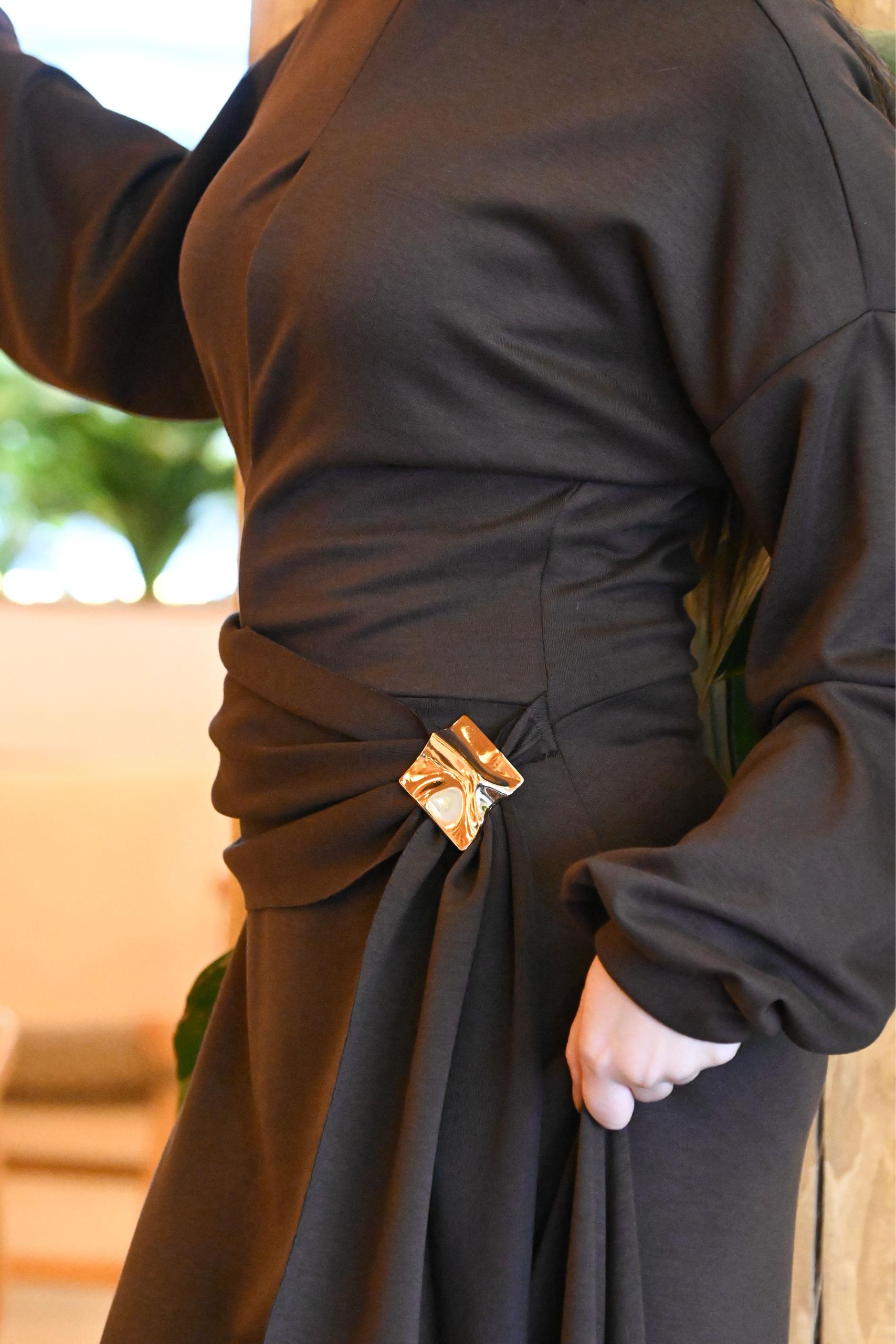 Gold Broş Detaylı Elbise