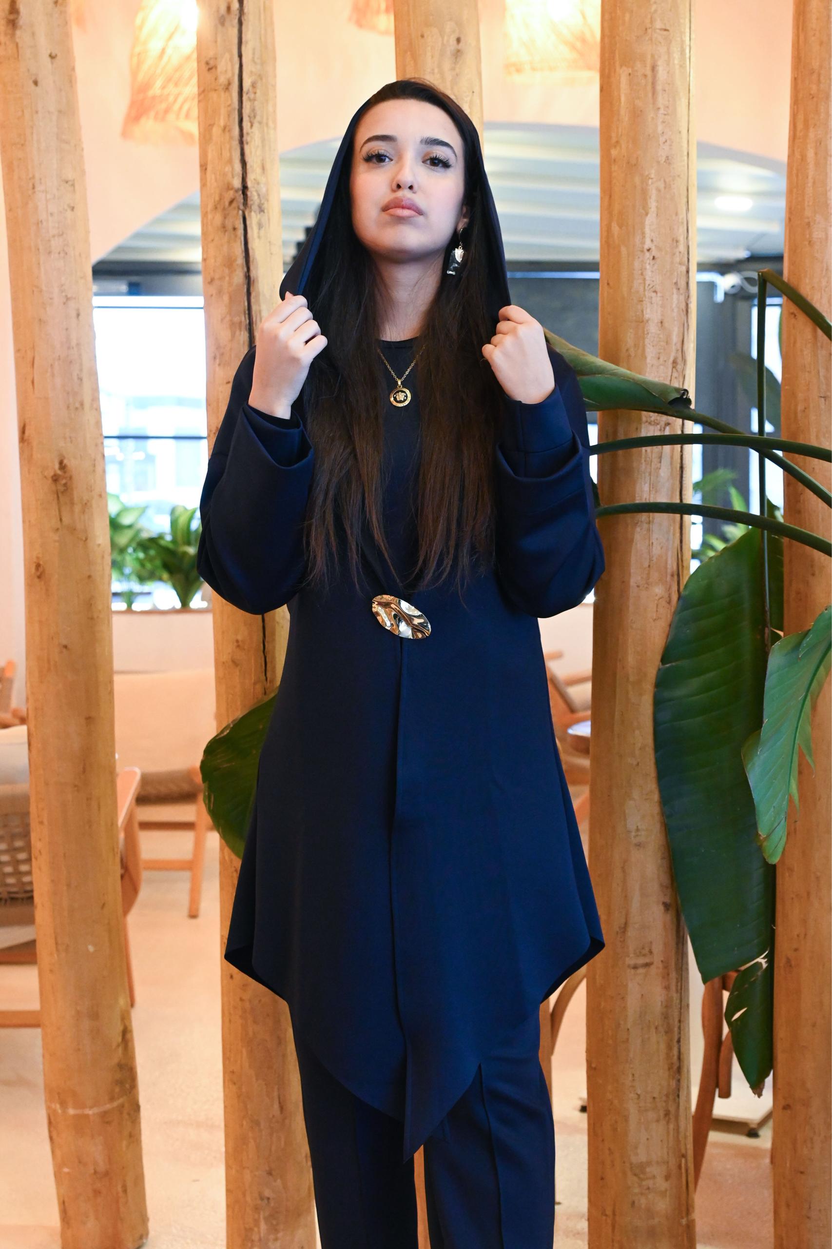 Broş Detaylı Asimetrik Kesim İkili Takım